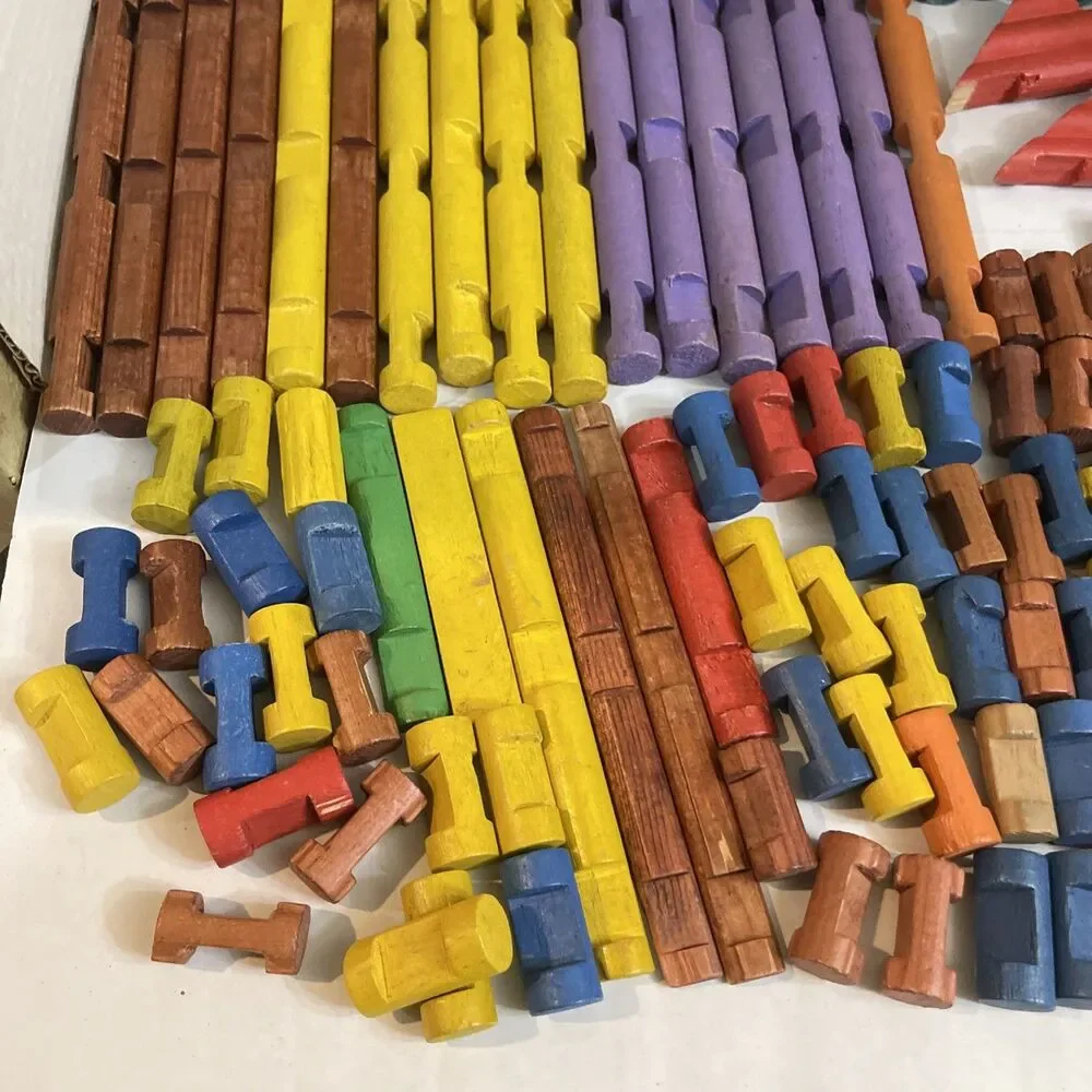 199 Piece Lot Vintage Lincoln Logs Multicolored Roofs Ect